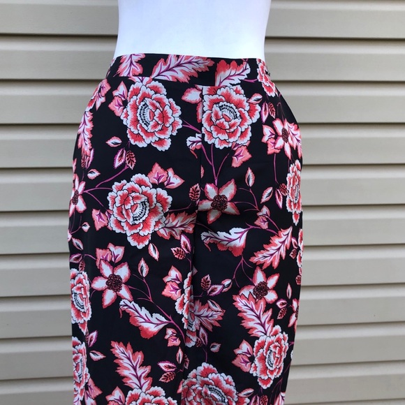 NWT Guess Floral Print Cigarette Pants Trousers - Picture 8 of 11